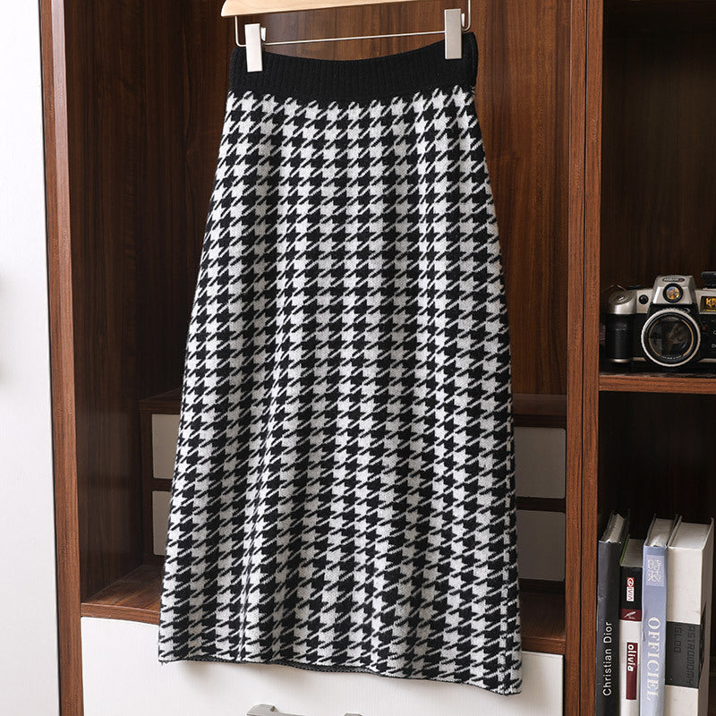 The Wool Skirt Is Full Of Femininity And Fashion