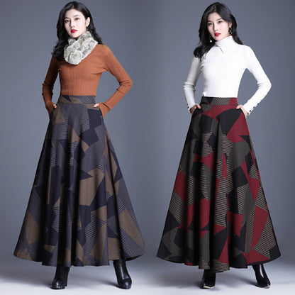 Mid-length woolen skirt