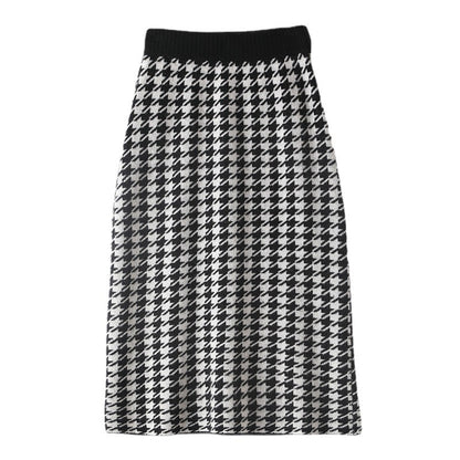 The Wool Skirt Is Full Of Femininity And Fashion