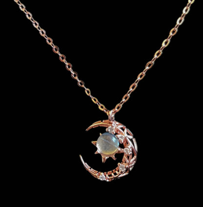 Elegante collar de luna y estrella 