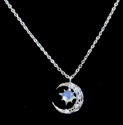 Elegante collar de luna y estrella 