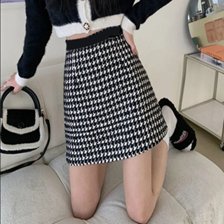 The Wool Skirt Is Full Of Femininity And Fashion